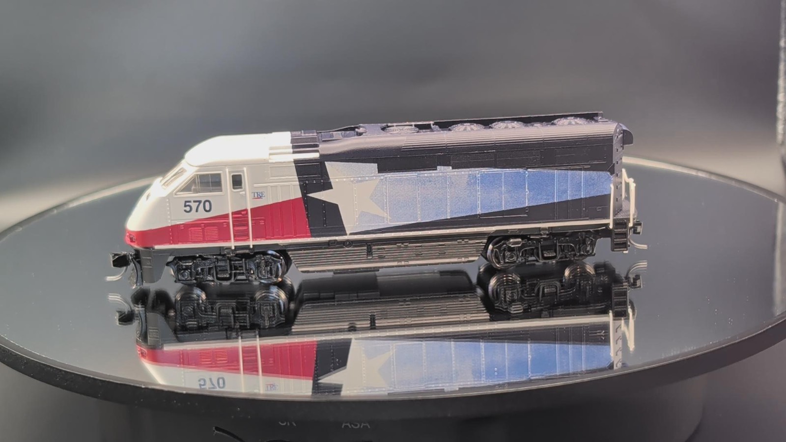 Athearn N Scale F59PHI Locomotive Trinity Railway Express TRE #570 (Item #10021)