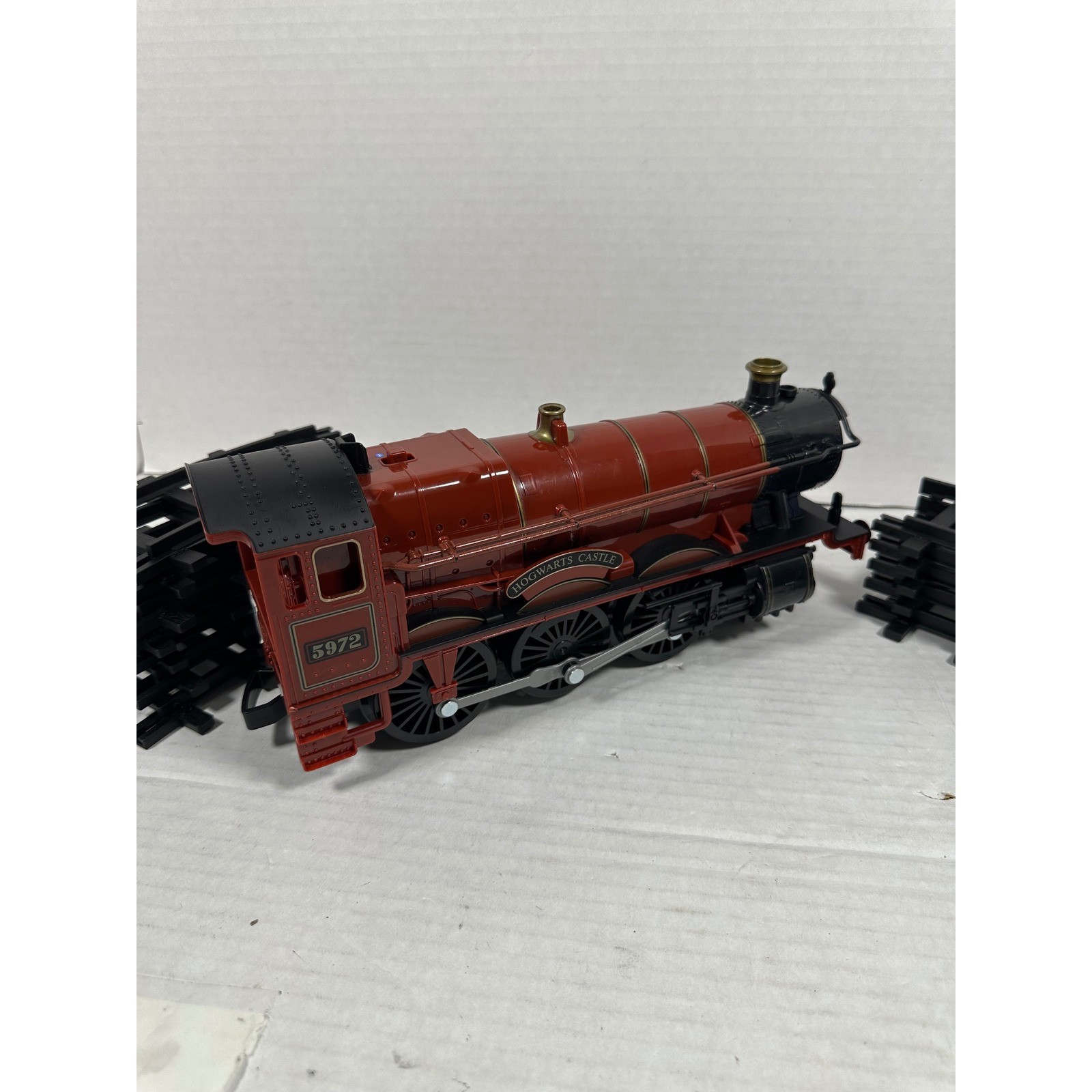 Lionel Harry Potter Hogwarts Express 5972 R2Run G-Gauge Train Engine w/Tracks