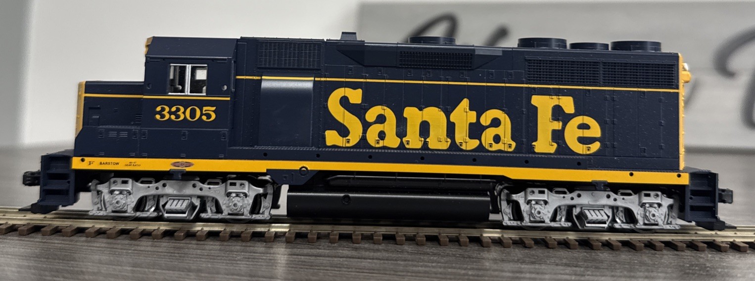 KATO HO #37-3022 AT&SF EMD GP35 Phase Ia w/DB #3305 Dress Blue DCC Ready & NIB!