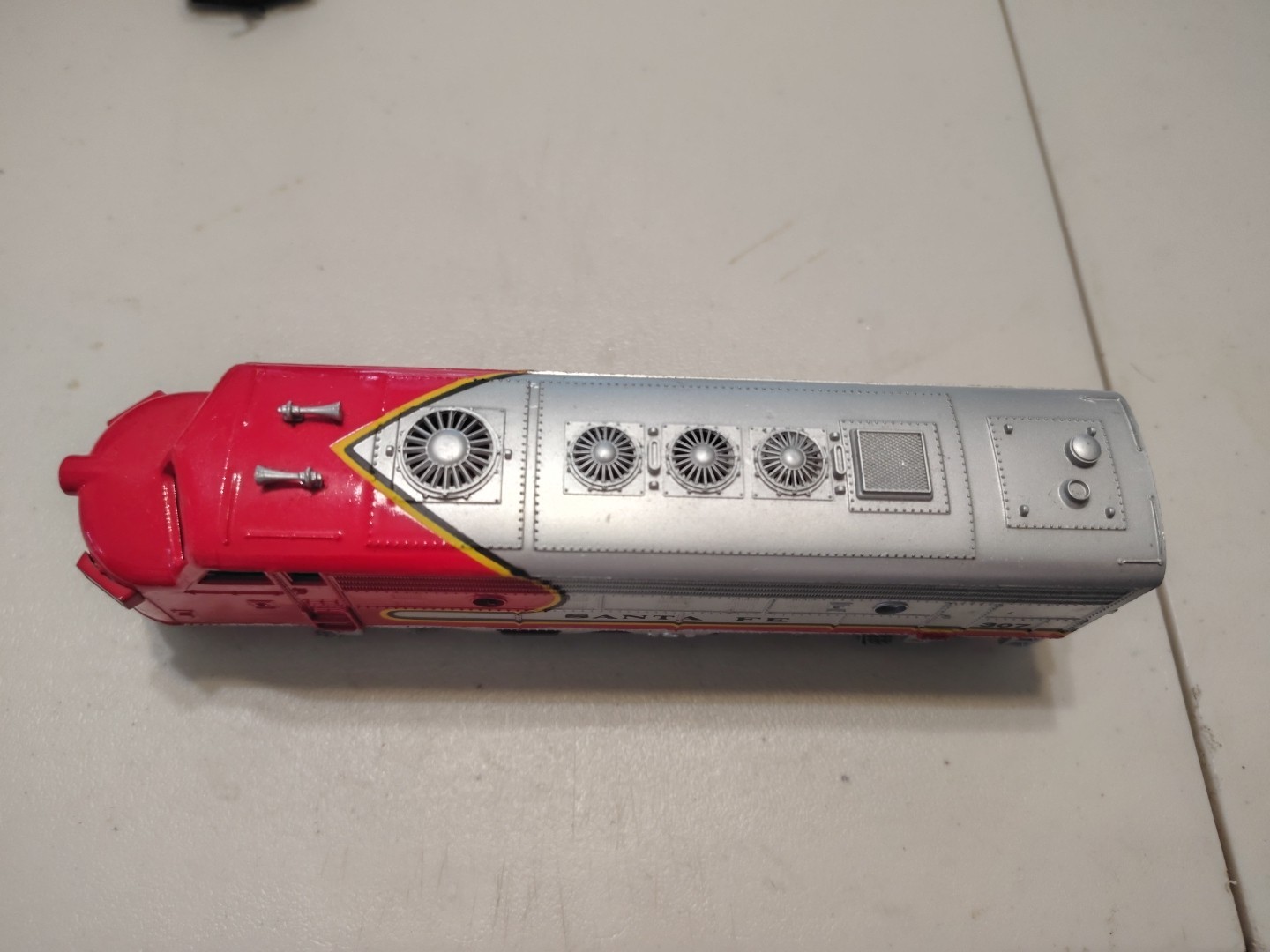 Vintage Bachman HO Scale Santa Fe Lighted Locomotive Red Silver Black #307