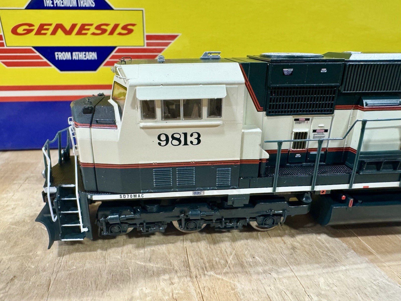 Athearn Genesis G6462 HO SD70MAC BN BNSF Executive Rd #9813 DCC Ready! New