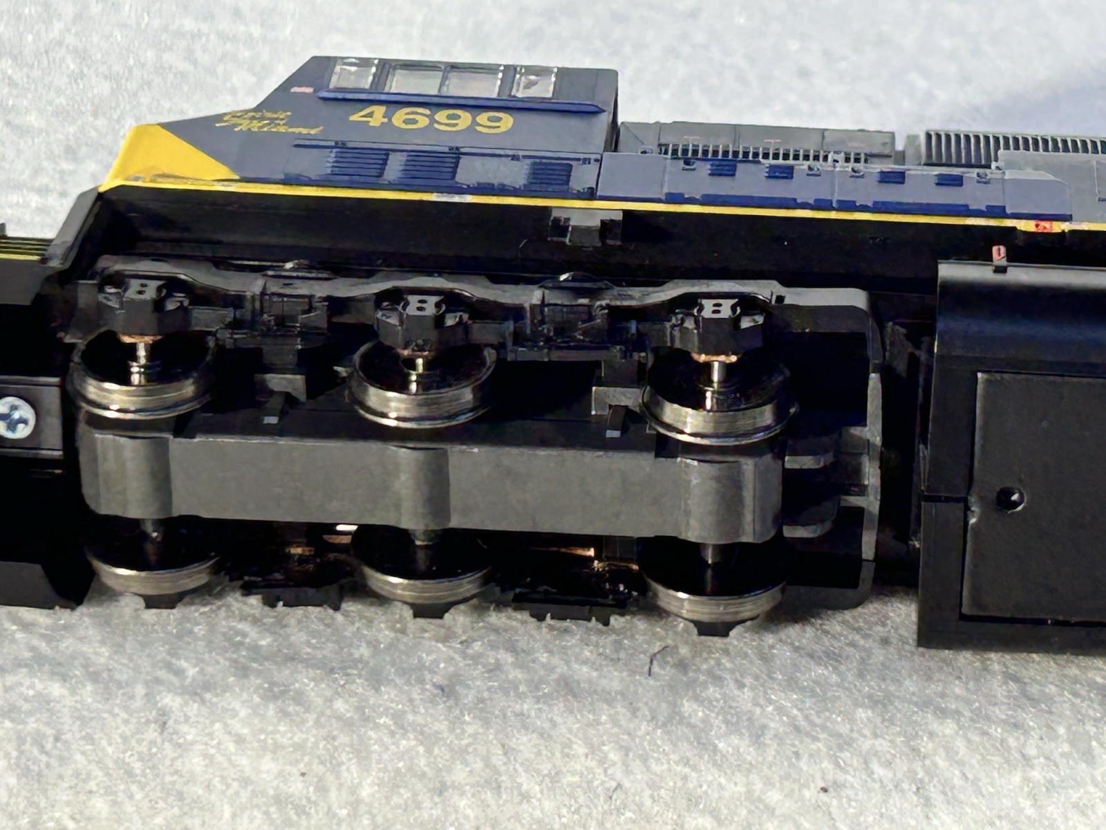 Nice Athearn Genesis CSX Spirit Of Miami SD-70M DCC Ready HO