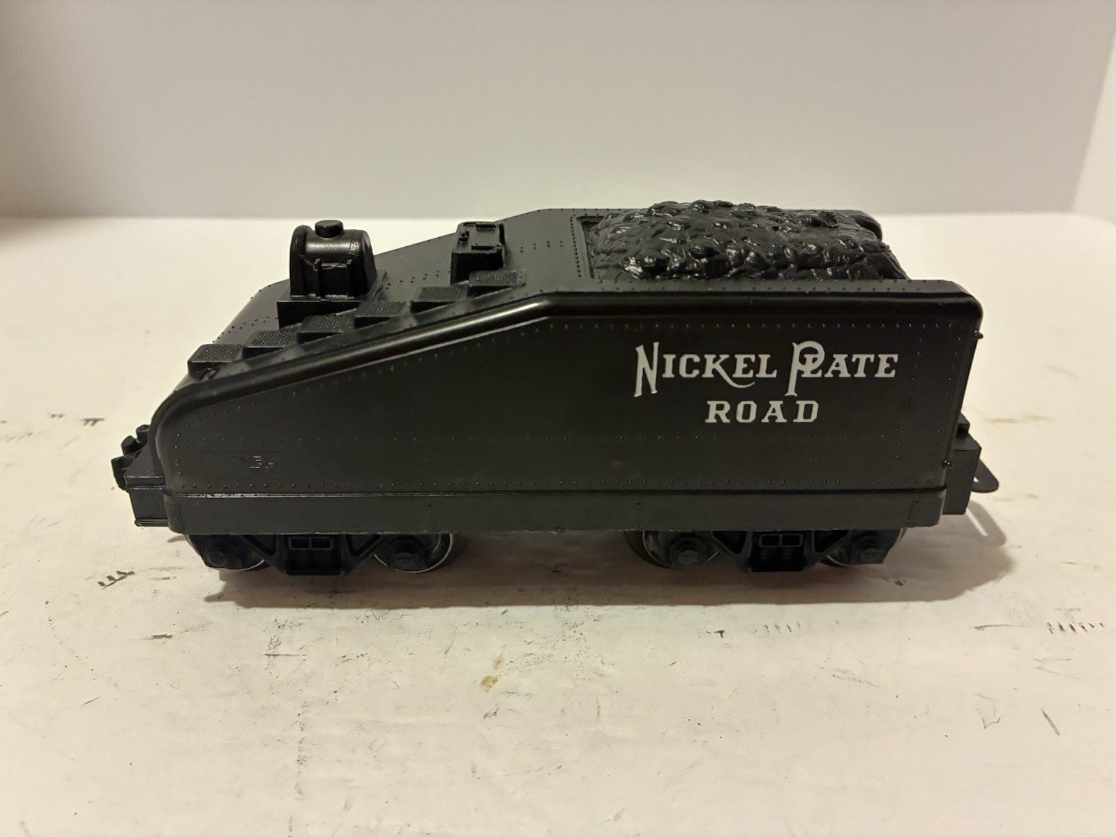 Lionel 8040 Locomotive And Tender. Tested See Description. Runs Good.