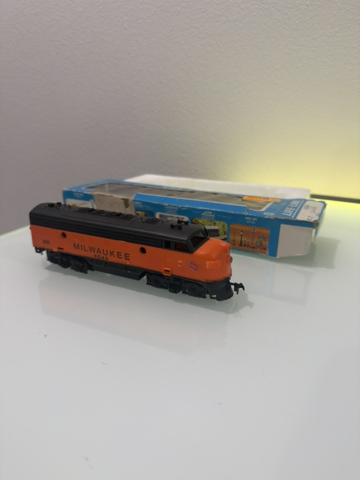 MILWAUKEE ROAD PASSENGER FP7 – A unit 98C – DCC / QUANTUM SOUND HO Scale NEW OOP