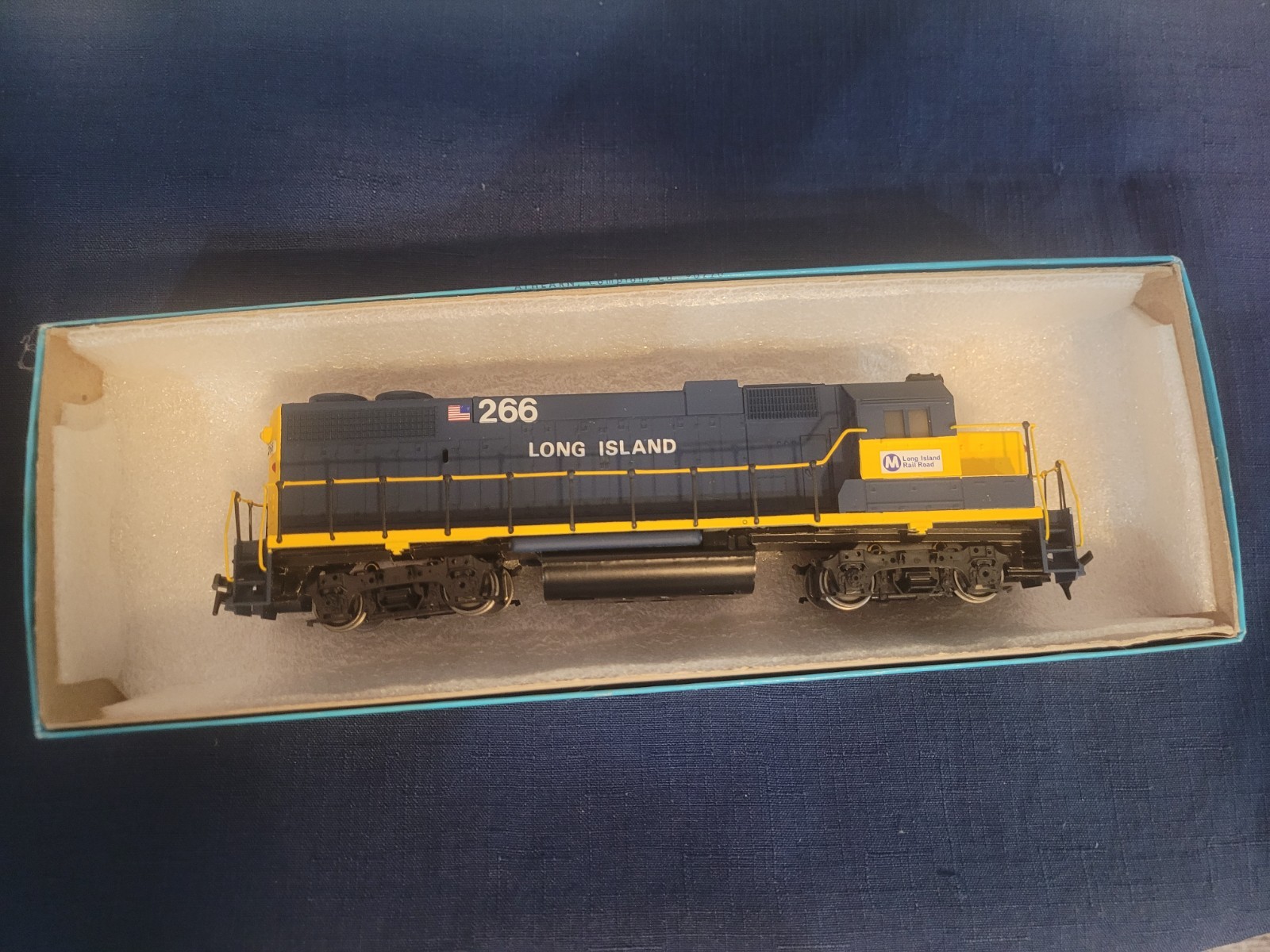HO Vintage Athearn GP-38 LONG ISLAND RAILROAD CUSTOM PAINTED MTA #266