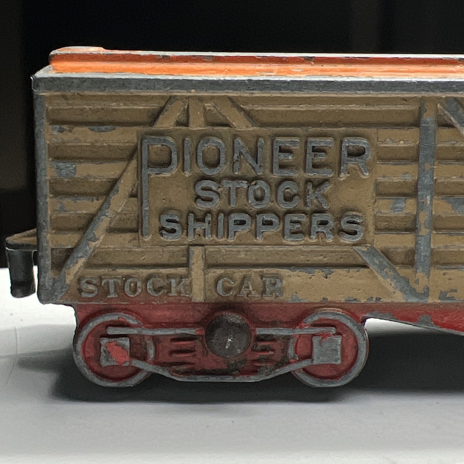 vtg 1939 TOOTSIETOY Train PIONEER STOCK SHIPPERS CAR RAILROAD 5 Inch Orange
