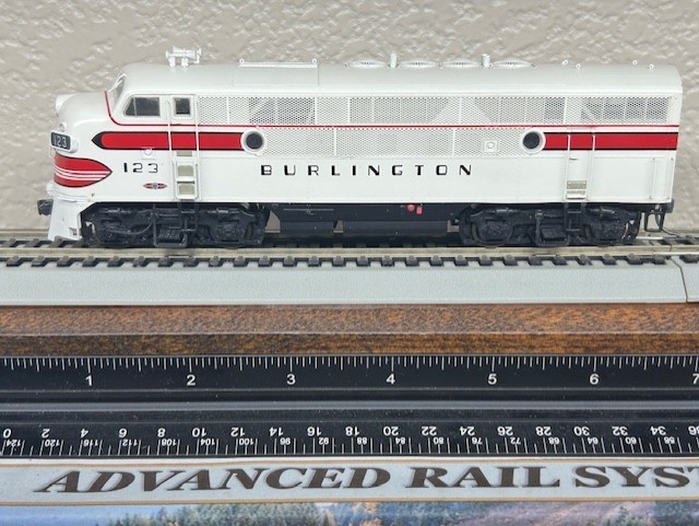 BURLINGTON – “CB&Q “- F3A unit EMD DIESEL LOCO – DC / DCC Ready HO Scale NEW