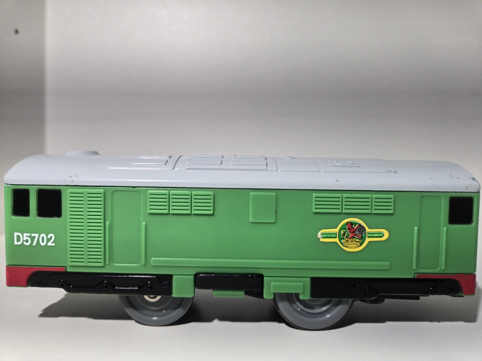 Thomas & Friends Diesel D5702 Motorized Train Engine Green Railway Non Working