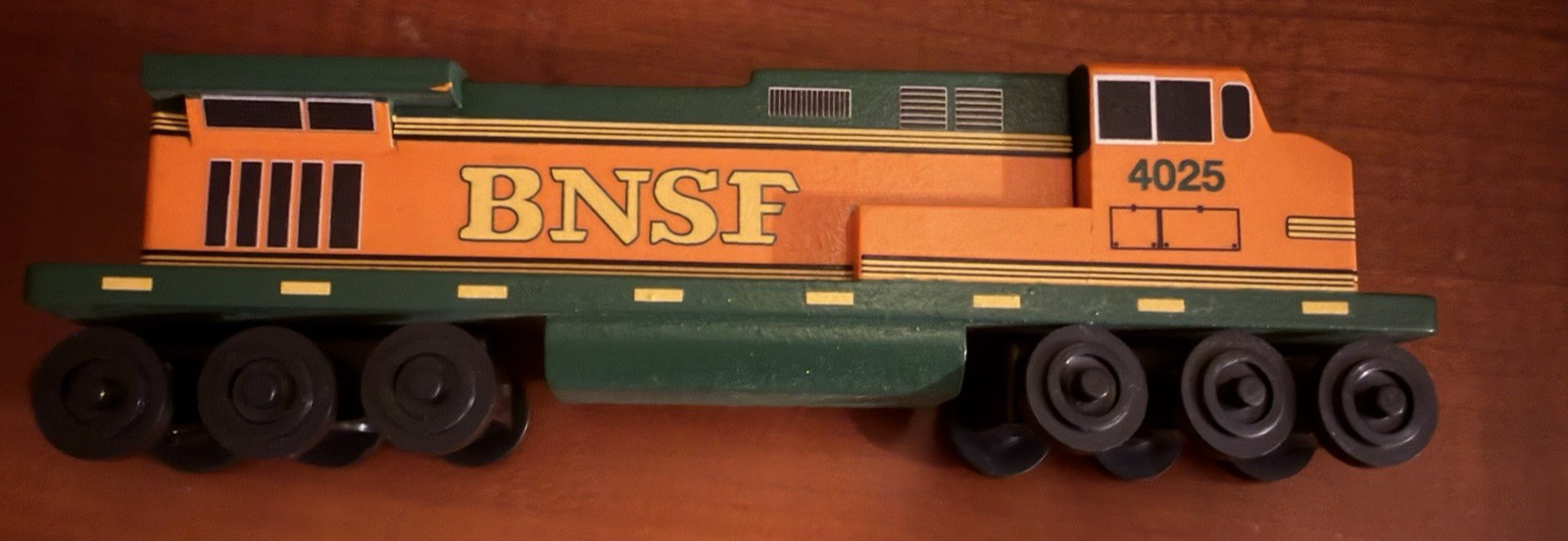 Whittle Shortline Railroad Wooden BNSF C44 4025 Locomotive NEW