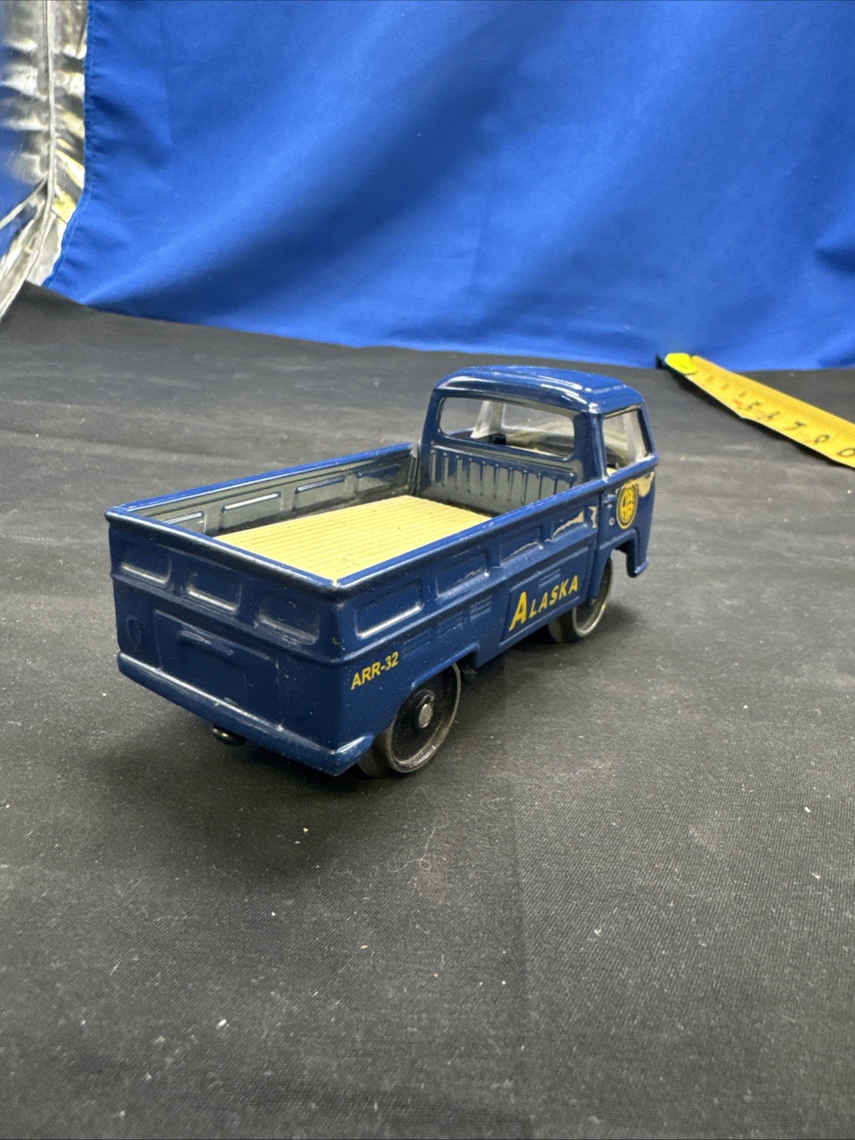 MTH 30-2551 OPERATING VOLKSWAGEN INSPECTION TRUCK ALASKA # ARR-32 VW O GAUGE B4B