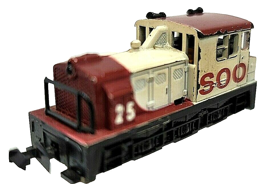 N Atlas 4025 Plymouth 0-6-0 SOO Line Switcher #25 (hesitates, gears slipping)
