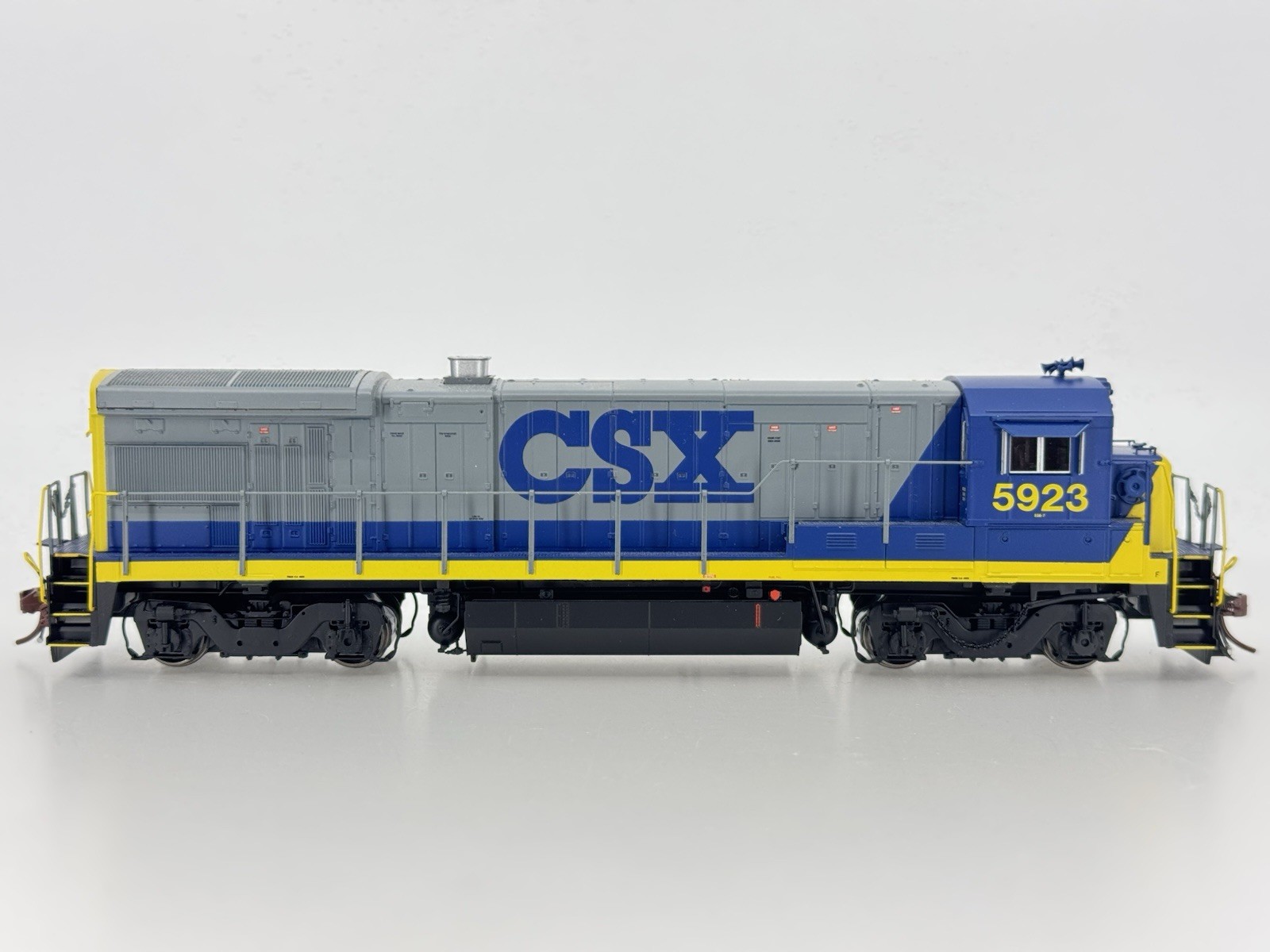 HO Rapido 18520 CSX GE B36-7 Diesel Locomotive CSXT #5923 DCC SOUND