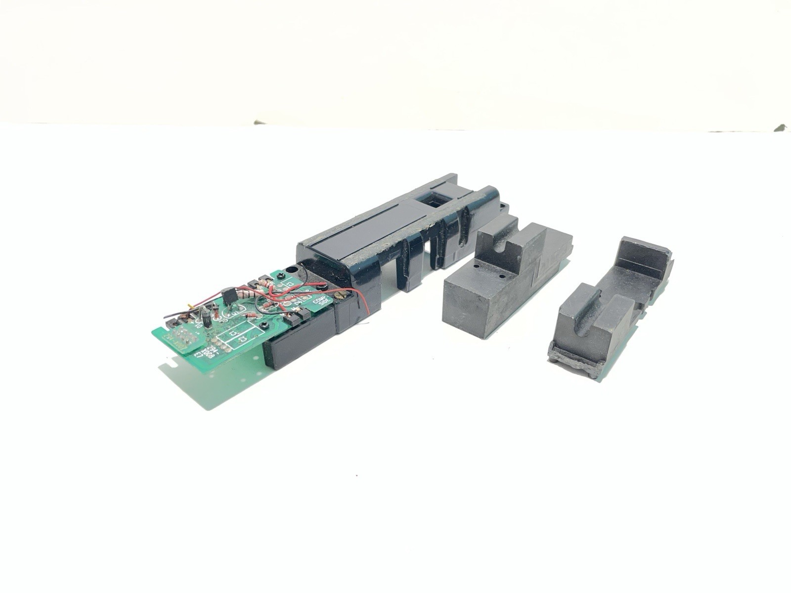 A2 Unbranded Ho Scale model Train Parts Diesel Locomotive Underframe Parts Only