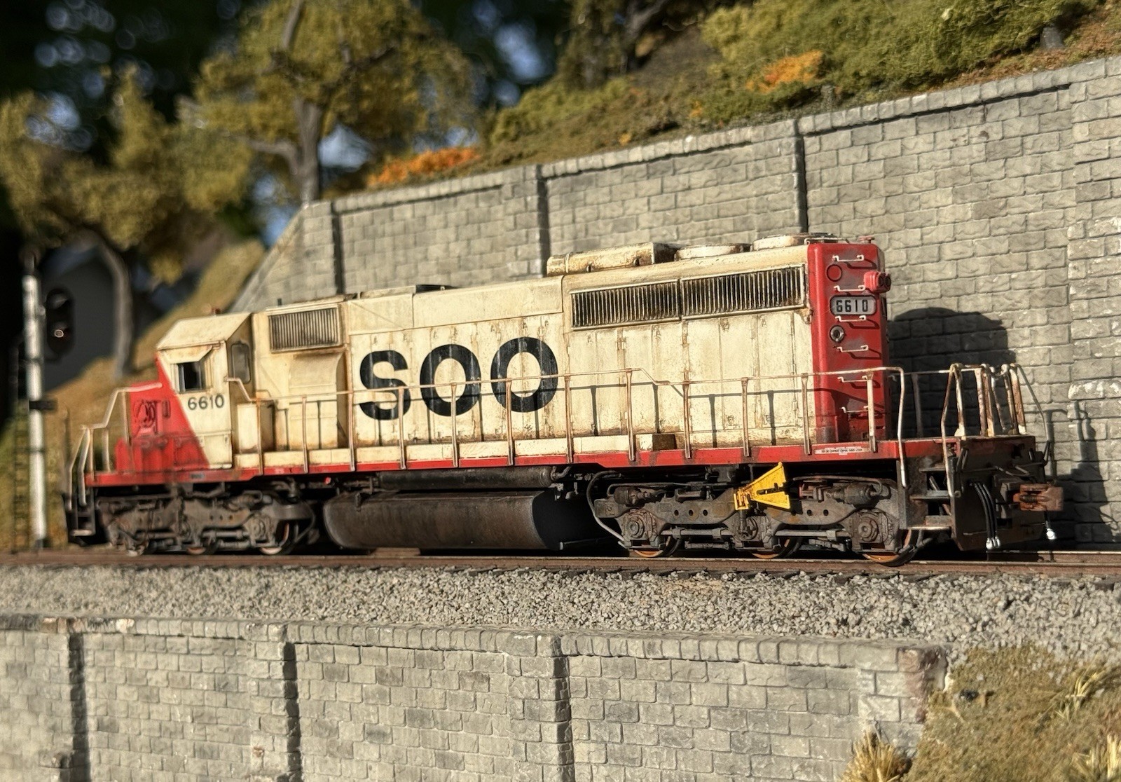 HO ScaleTrains Rivet Counter SD40-2 Soo Line #6610 Sound/DCC /NIB/weathered