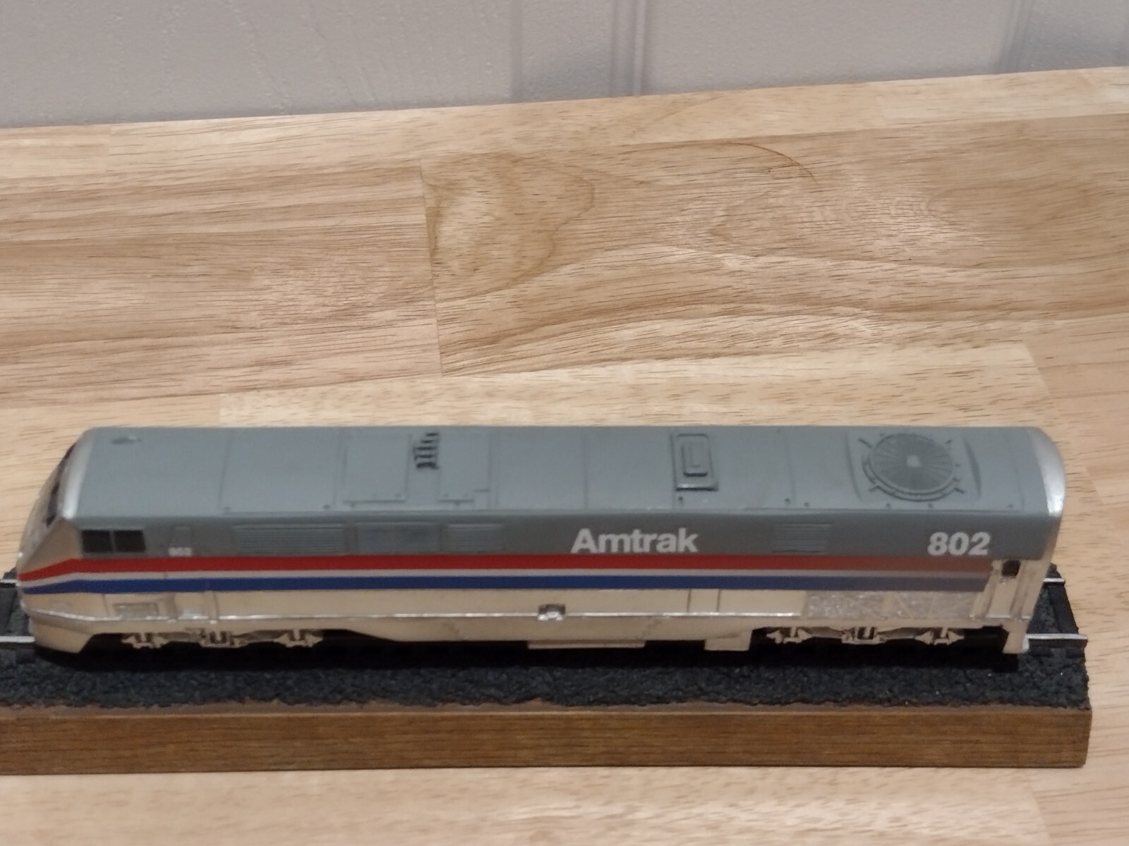 Amtrak P-40 Genesis Series Locomotive 1/110 Scale Desktop ERTL