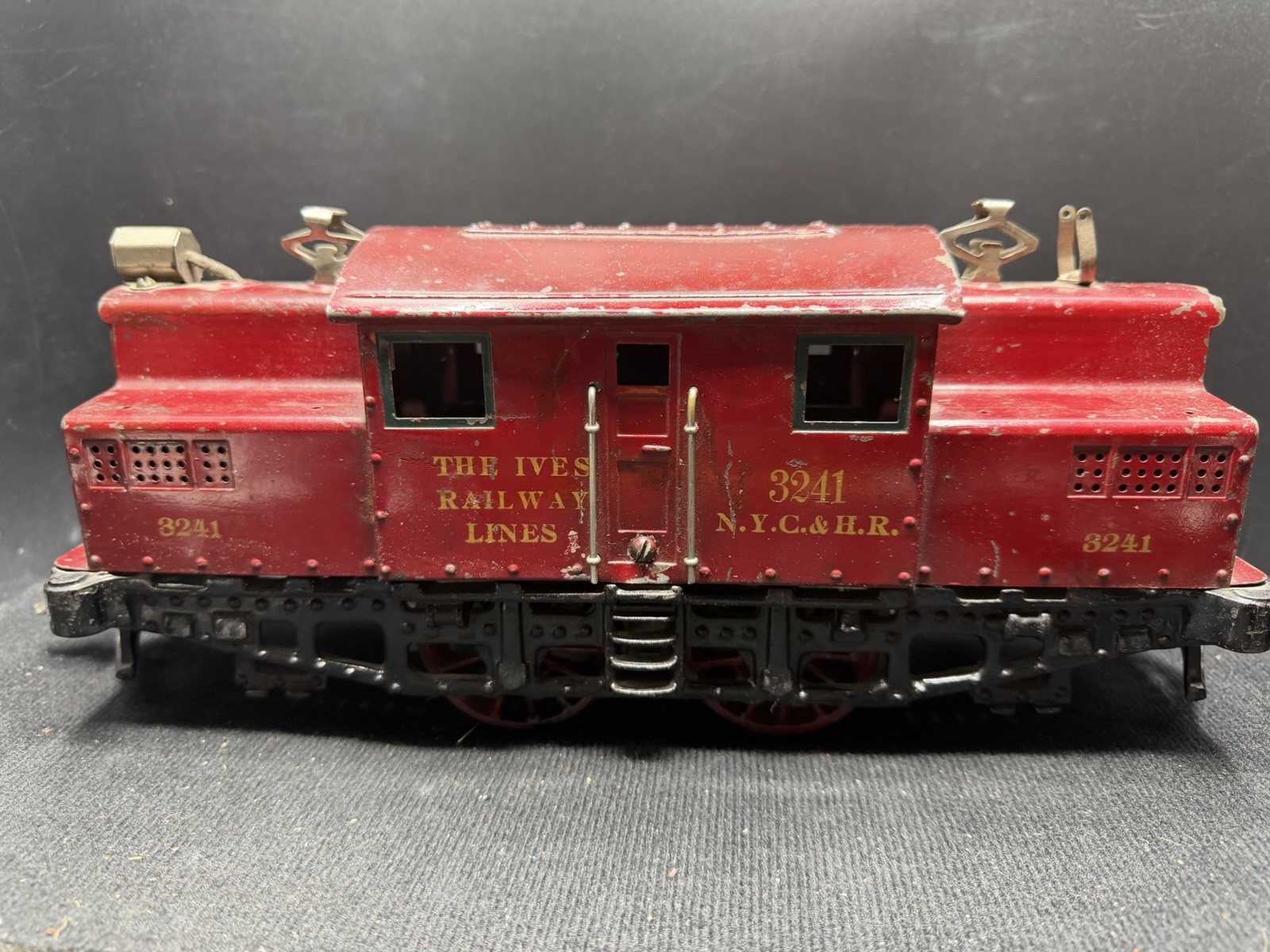 Pre-War Ives/Lionel Wide Gauge Electric Locomotive With Cars And Track Untested