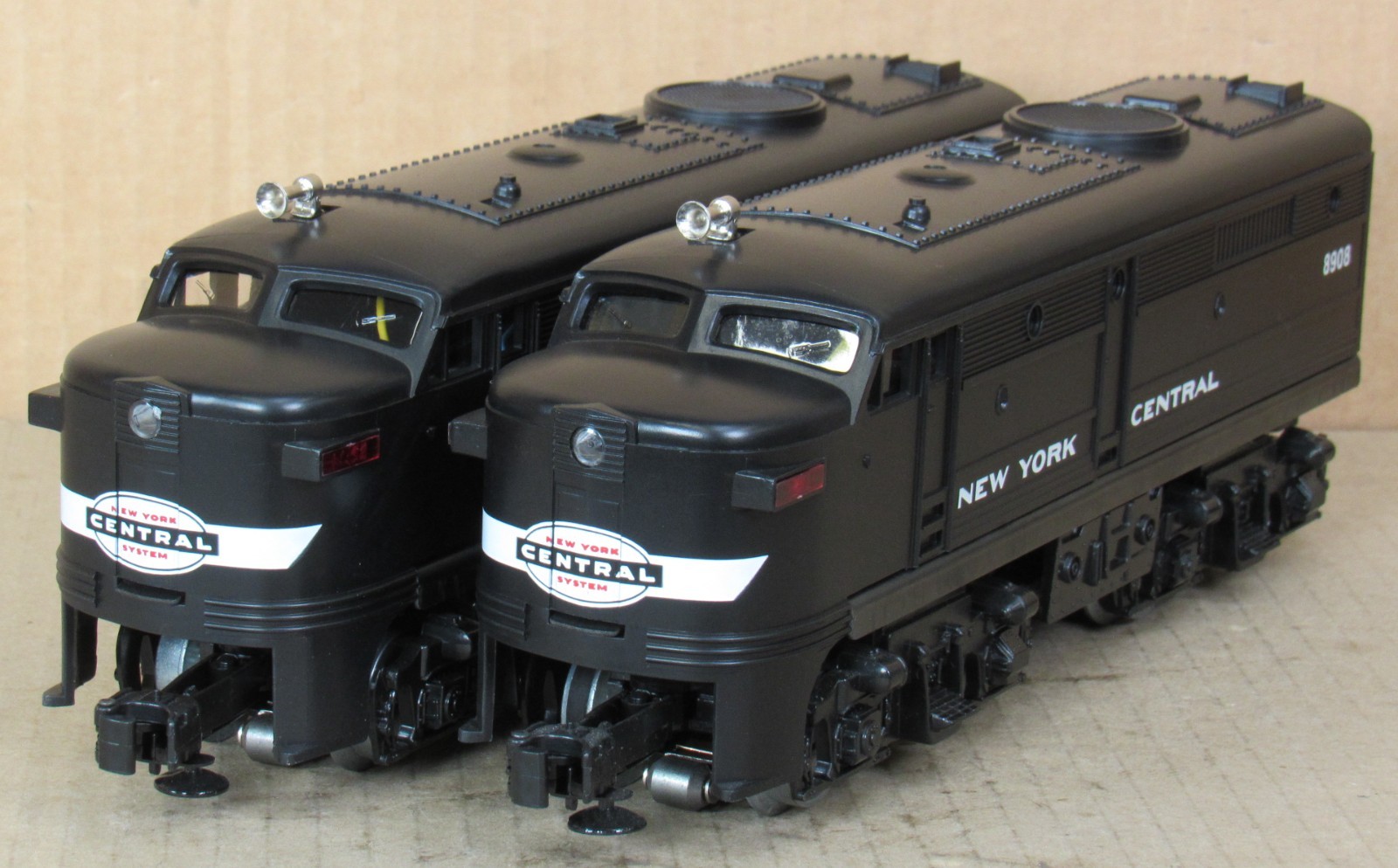 Lionel 18908 New York Central ALCO FA-1 A-A Diesel Engine Set O-Gauge NOS *