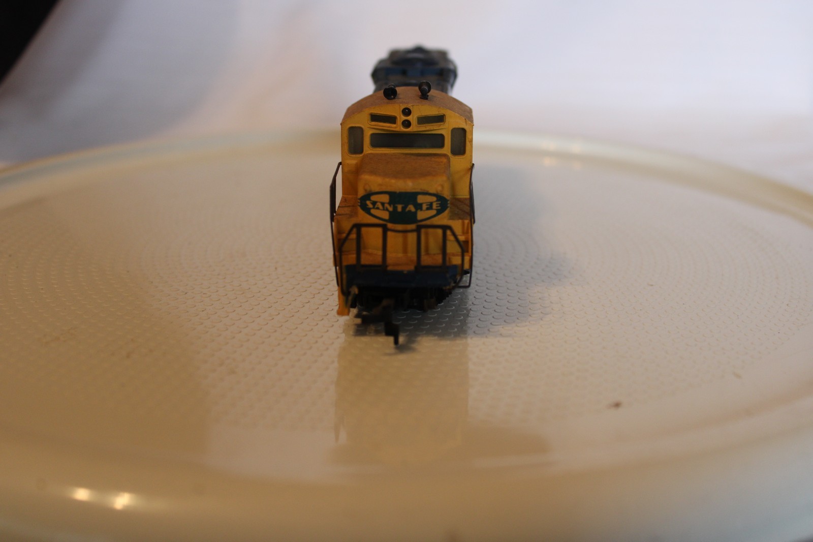 HO Scale Cox, Diesel Locomotive Santa Fe Blue War Bonnet #2232