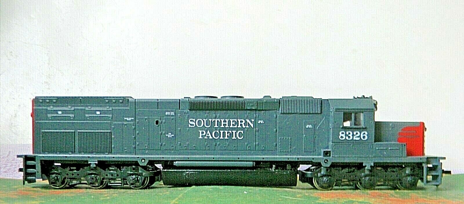 Athearn SD40T-2 Diesel C-C Engine ~ SOUTHERN PACIFIC ~ Rd# 8326 Runs GREAT – HO