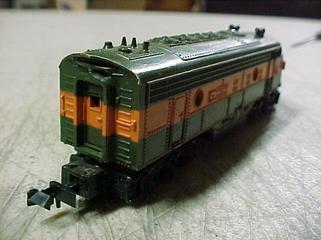 Atlas N Scale F-9 Diesel Locomotive Western Pacific 320A
