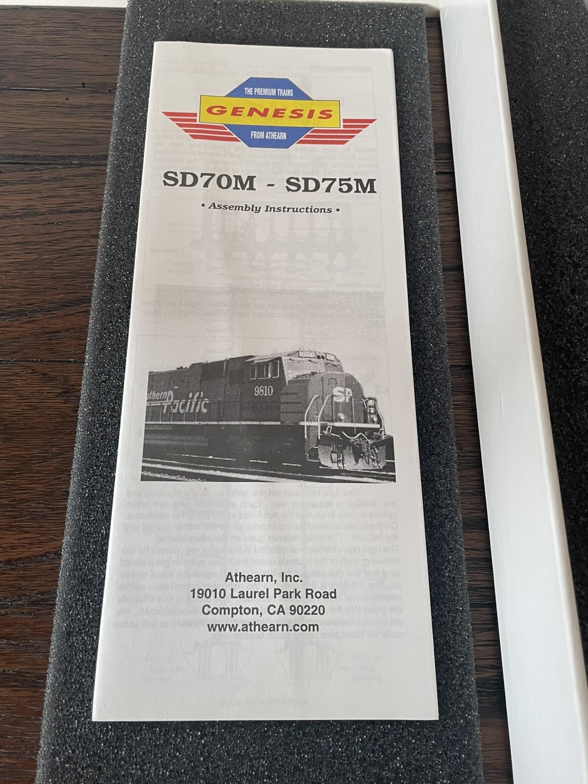 HO ATHEARN GENESIS G6126 SD70M SOUTHERN PACIFIC SP # 9810 – New In Box