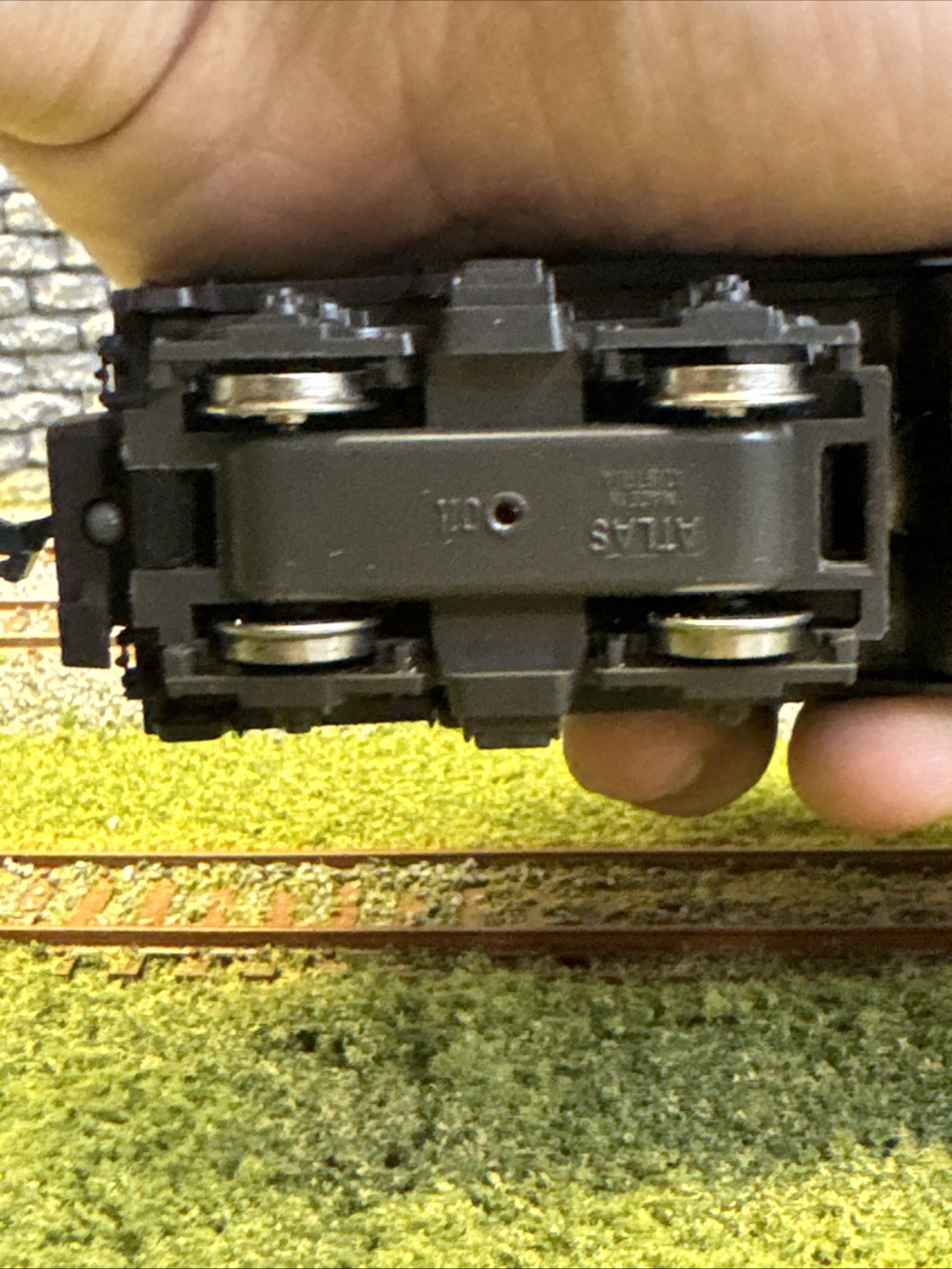 “HO SCALE “”ATLAS”” MODEL OF A PENNSYLVANIA FP7 ENGINE NO 9834.”
