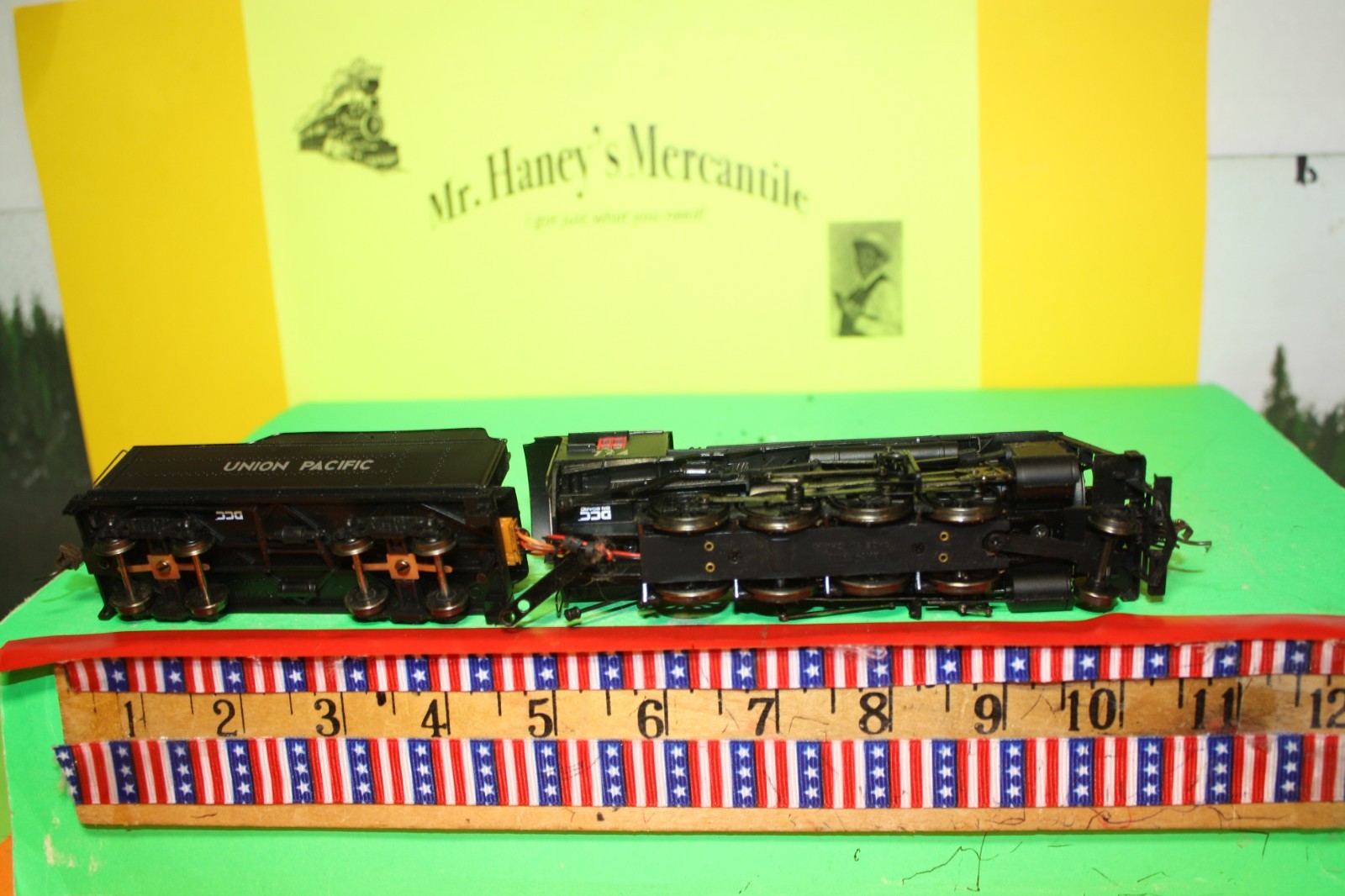 HO Scale Bachmann Spectrum *UNION PACIFIC 2-8-0 Locomotive #724 & Tender