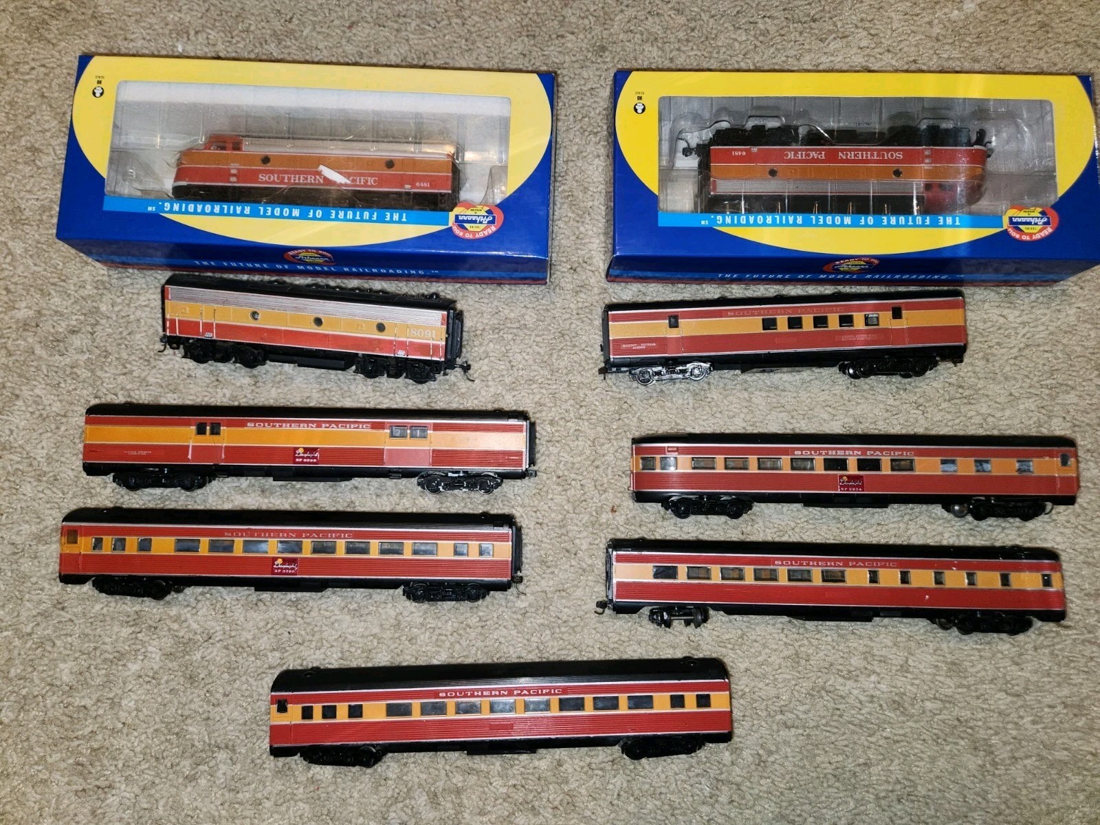 Athearn HO Scale F7A F7B Southern Pacifc Daylight Special EMD SP Passenger Cars