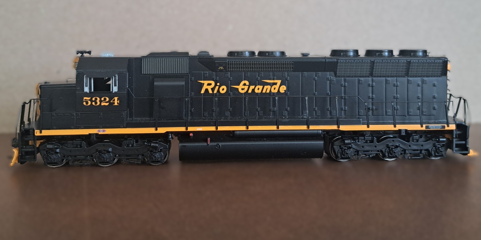 Athearn HO 95409 Rio Grande SD45 #5324 with NCE DCC Decoder
