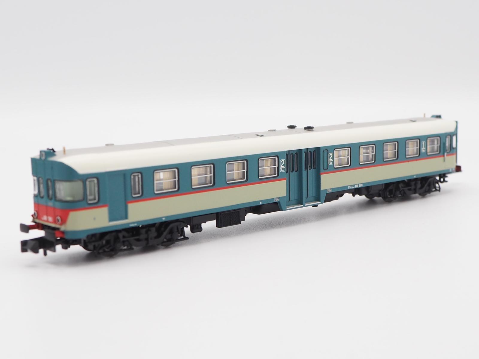Arnold HN2569 Scale N Diesel Railcars ALn 668 Blue/Beige Livery Era IV