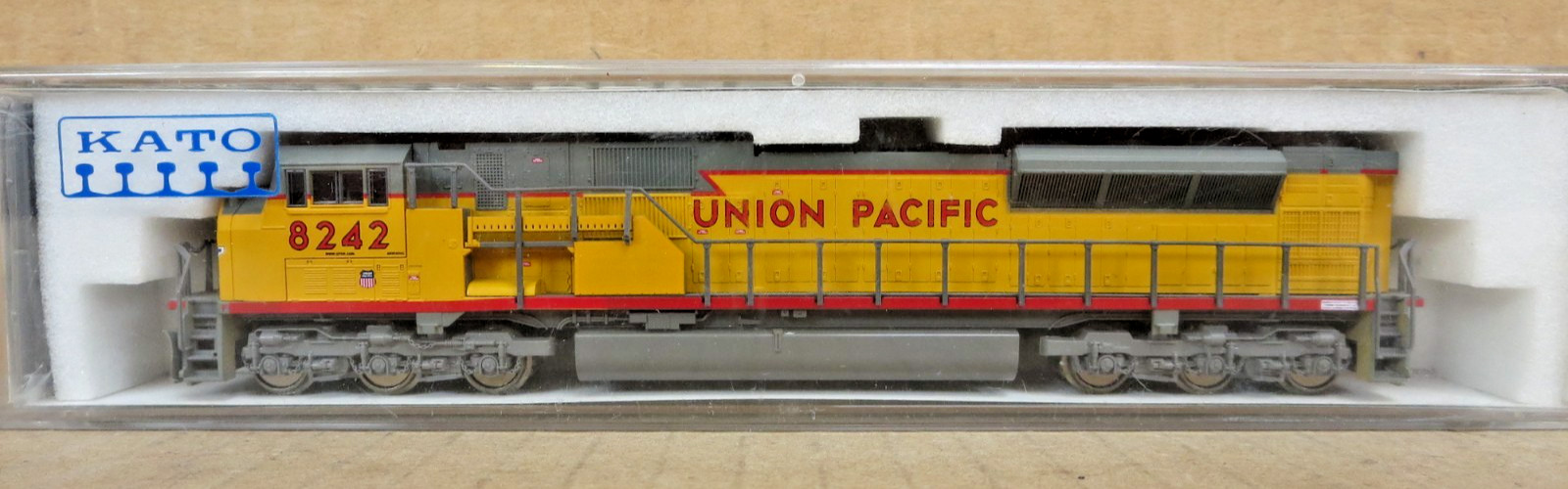 KATO 176-5613 SD90/43MAC Union Pacific 8242 N-Scale LN