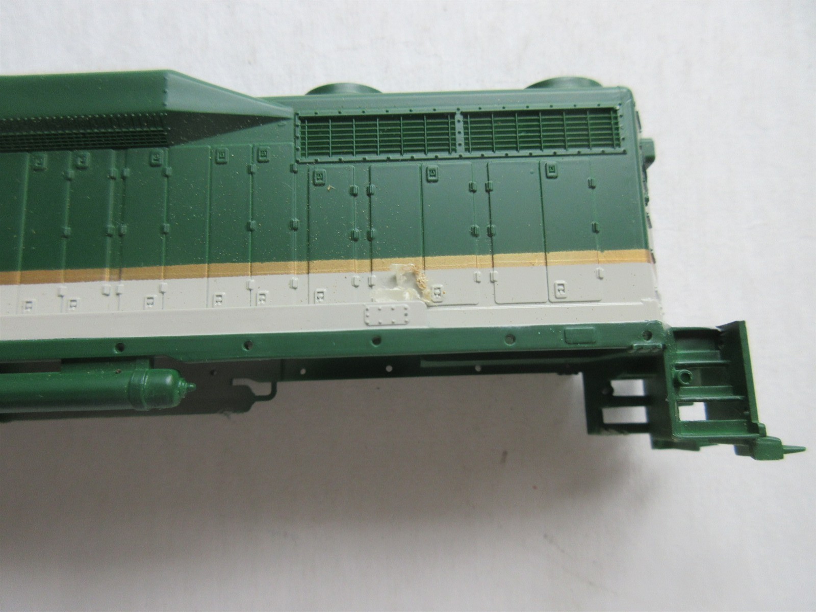 HO Scale BRAND NEW Green Gold locomotive SHELL ONLY