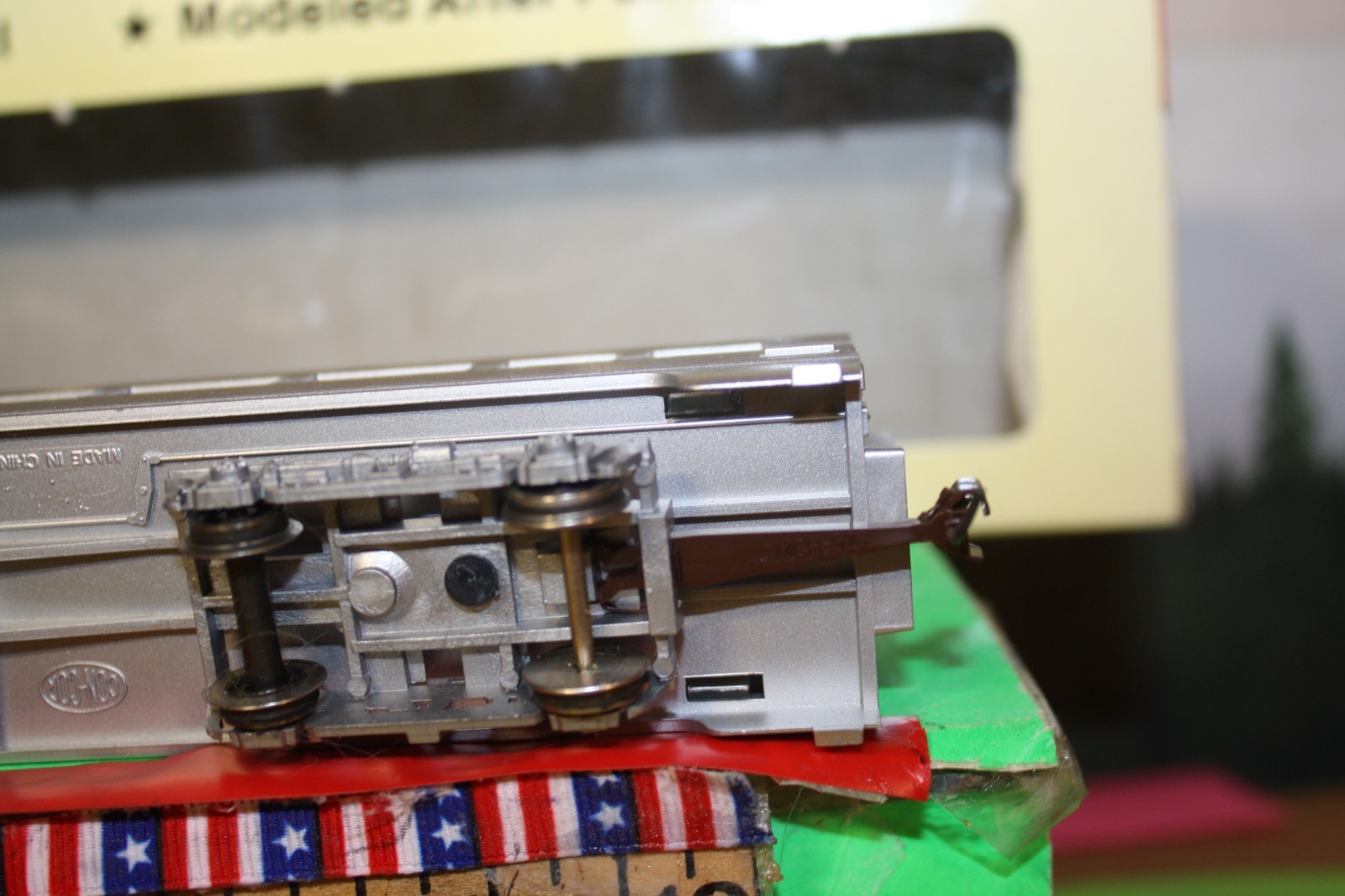 NIB HO * Con-Cor 2 Piece Santa Fe Passenger Car & Baggage Car Set