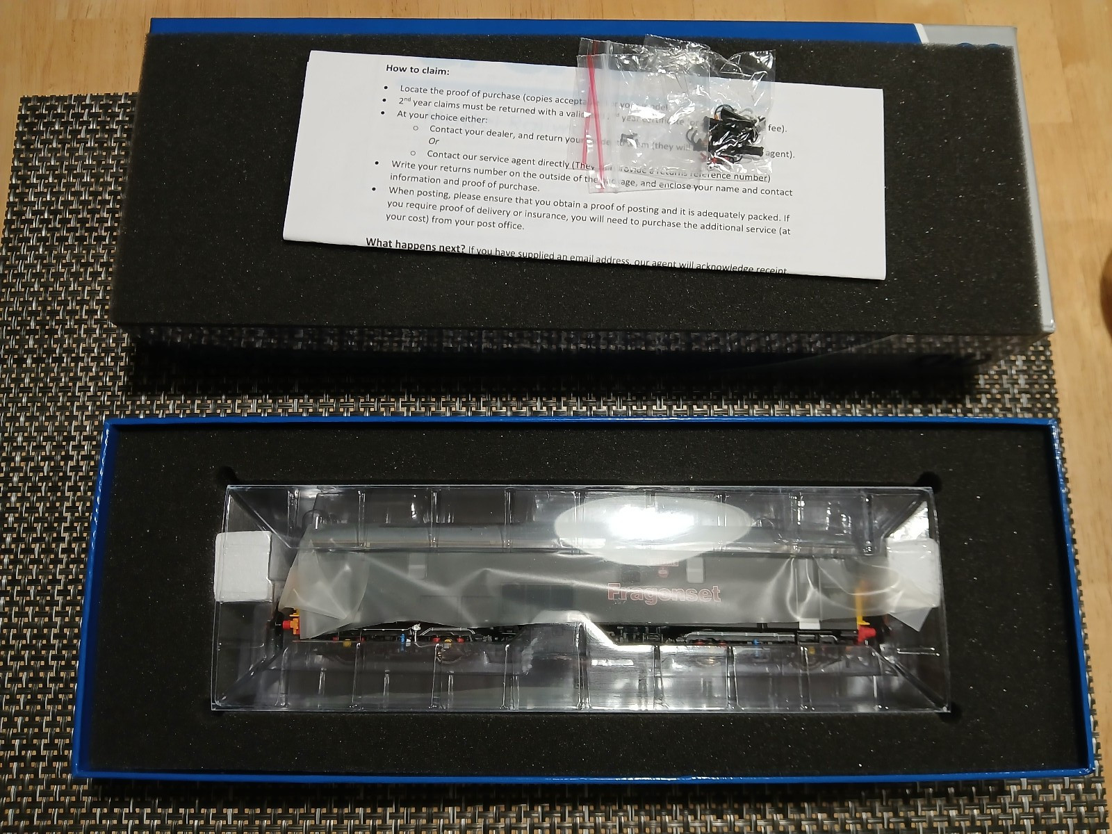 Modern OO/HO scale Dapol Class 73 73107 Spitfire Fragonset Diesel Locomotive