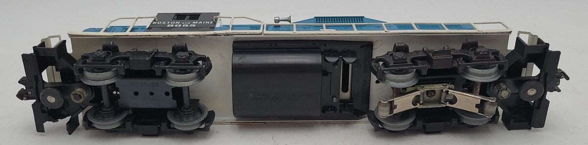 Lionel 6-8655 O Gauge Boston & Maine GP-9 Non-Powered Dummy Diesel Locomotive