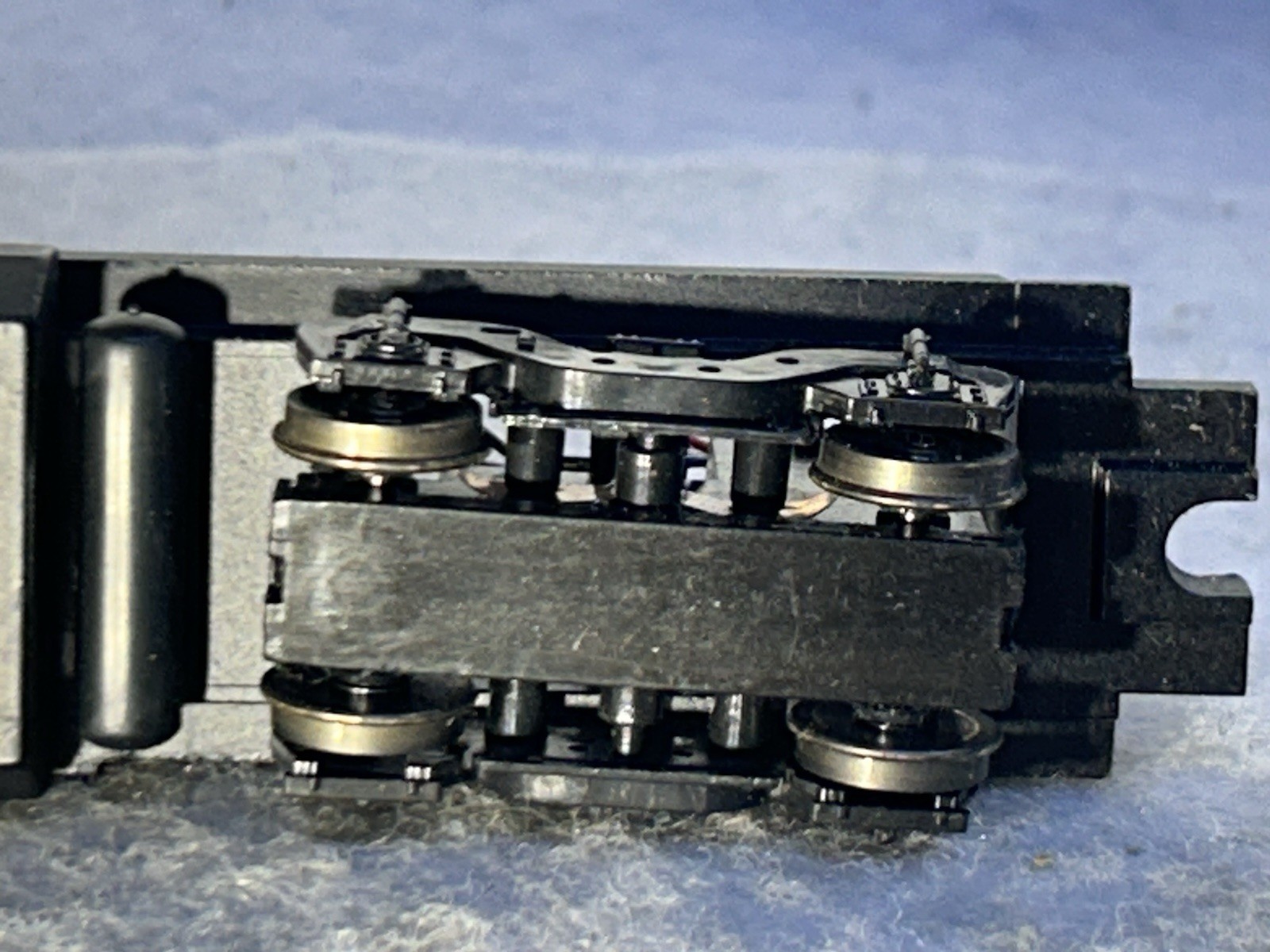Nice Walthers DASH8-40B WORKING Chassis/Motor HO (Ex Box)