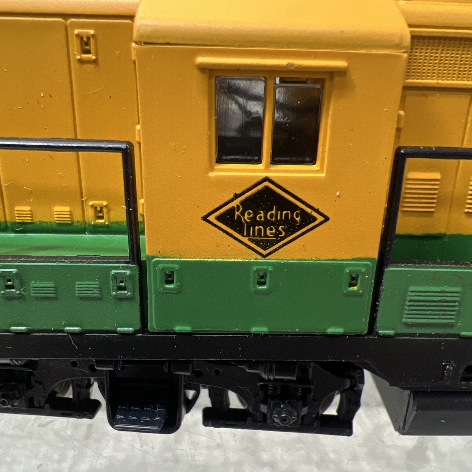 AHM/Yugo HO GP18 Diesel Locomotive Reading Lines #5513