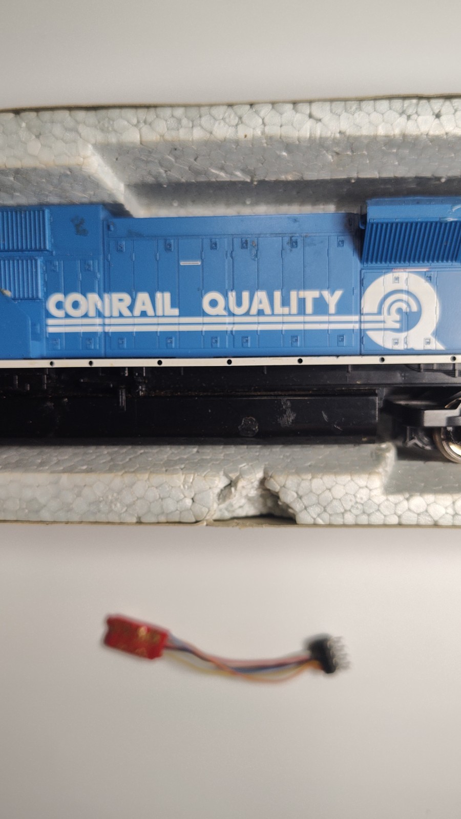 Kato 37-6343 HO Scale Conrail #4123 SD80MAC Diesel Locomotive DC