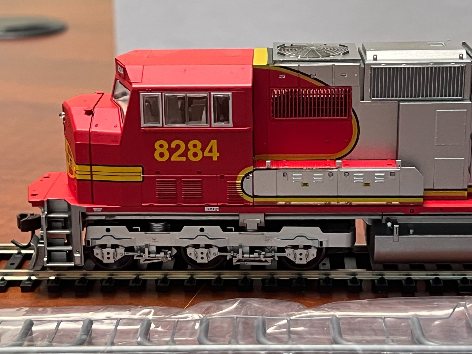 BNSF SD75I Locomotive – Rd# 8284 – Athearn Genesis (G6147) HO scale – NIB