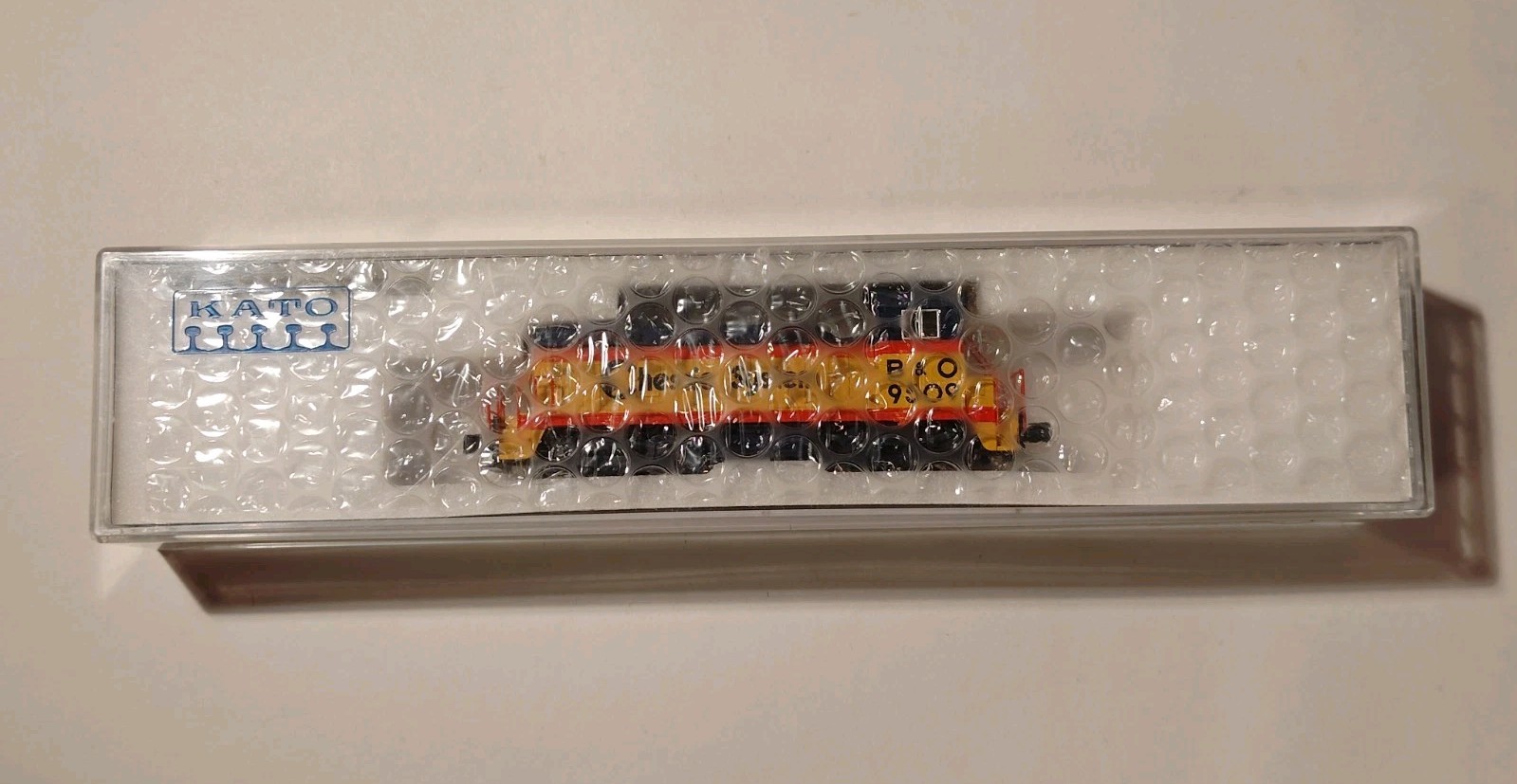 N Scale Kato 176-4357 B&O NW2 Switcher #9509 Chessie System Runs Needs Repair