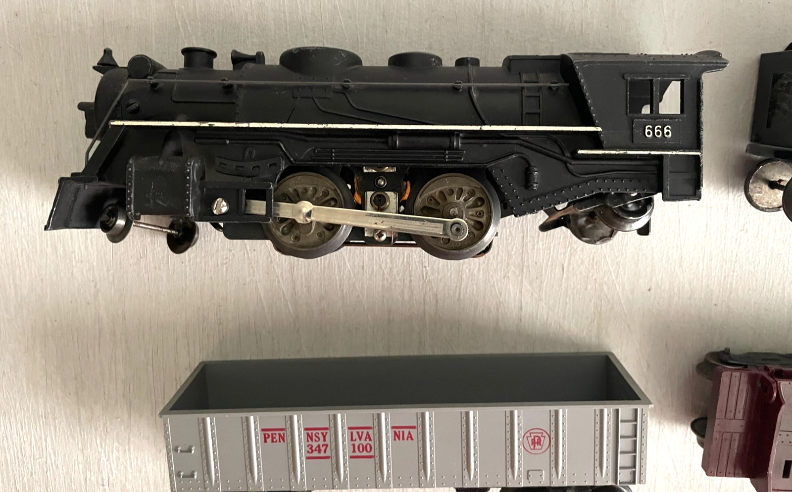 Marx Post-War 027 Gauge #666 Loco w/Tender and Freight Cars Lot of 6 Items