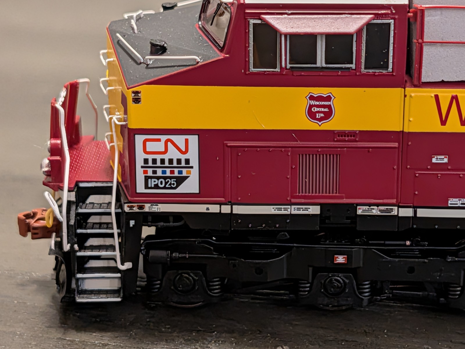 ScaleTrains Wisconsin Central ET44AC DCC & Sound Slightly Used HO