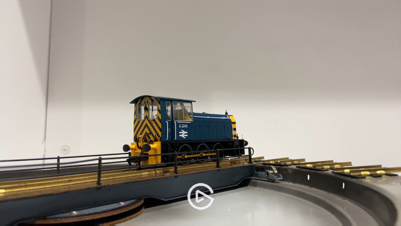 Heljan 2522 Class 05 Hunslet Shunter D2595 BR Blue Wasp Stripes As Preserved DCC