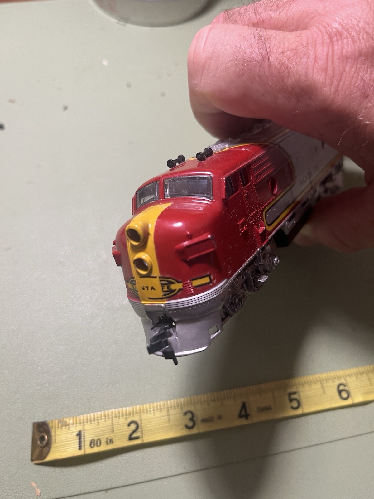 LIFE LIKE HO SCALE SANTA FE F7A POWERED DIESEL LOCOMOTIVE Red Silver
