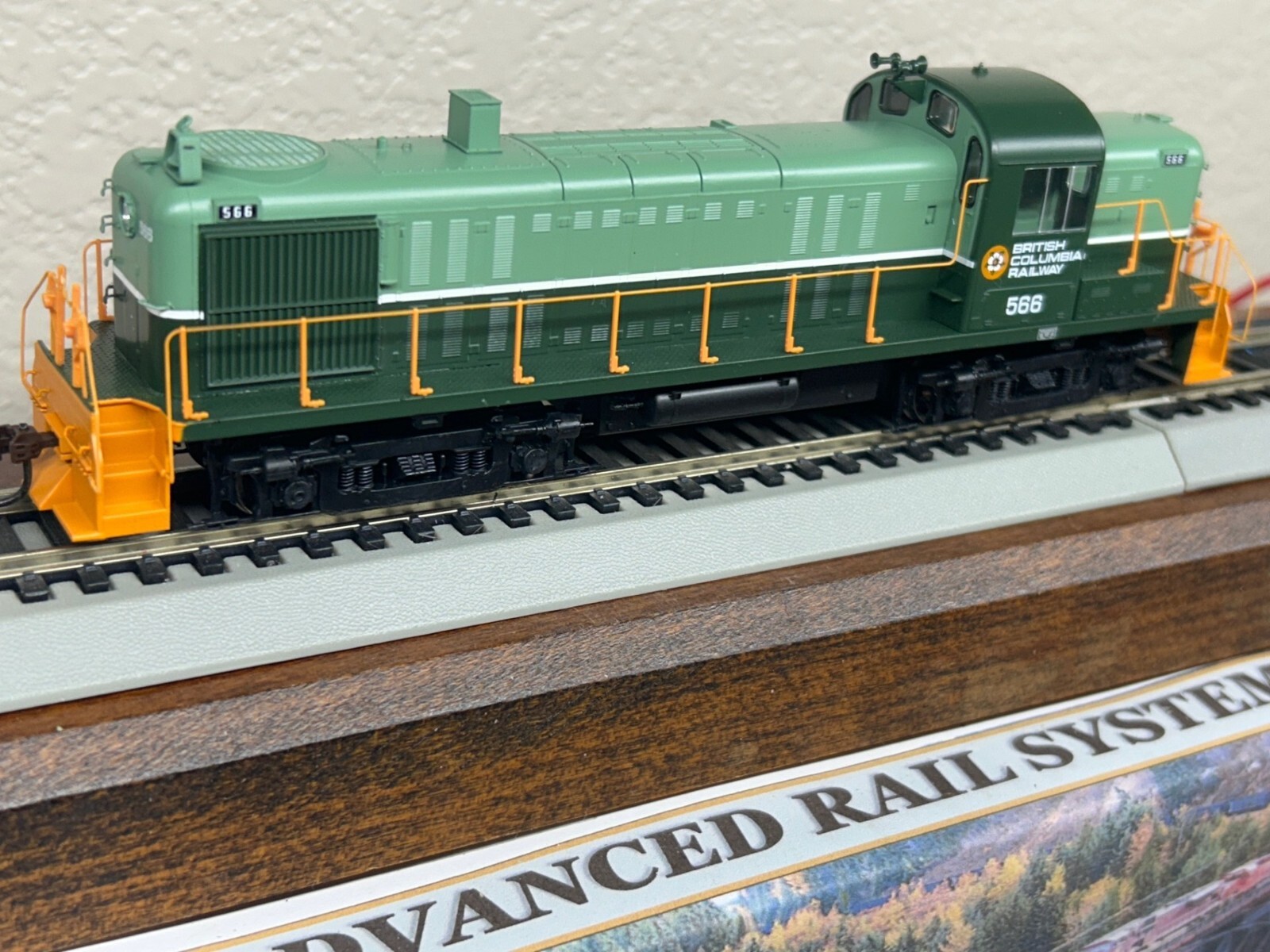 BRITISH COLUMBIA RR – ALCO RS3 ROAD SWITCHER LOCO DC/DCC Ready HO Scale NEW OOP