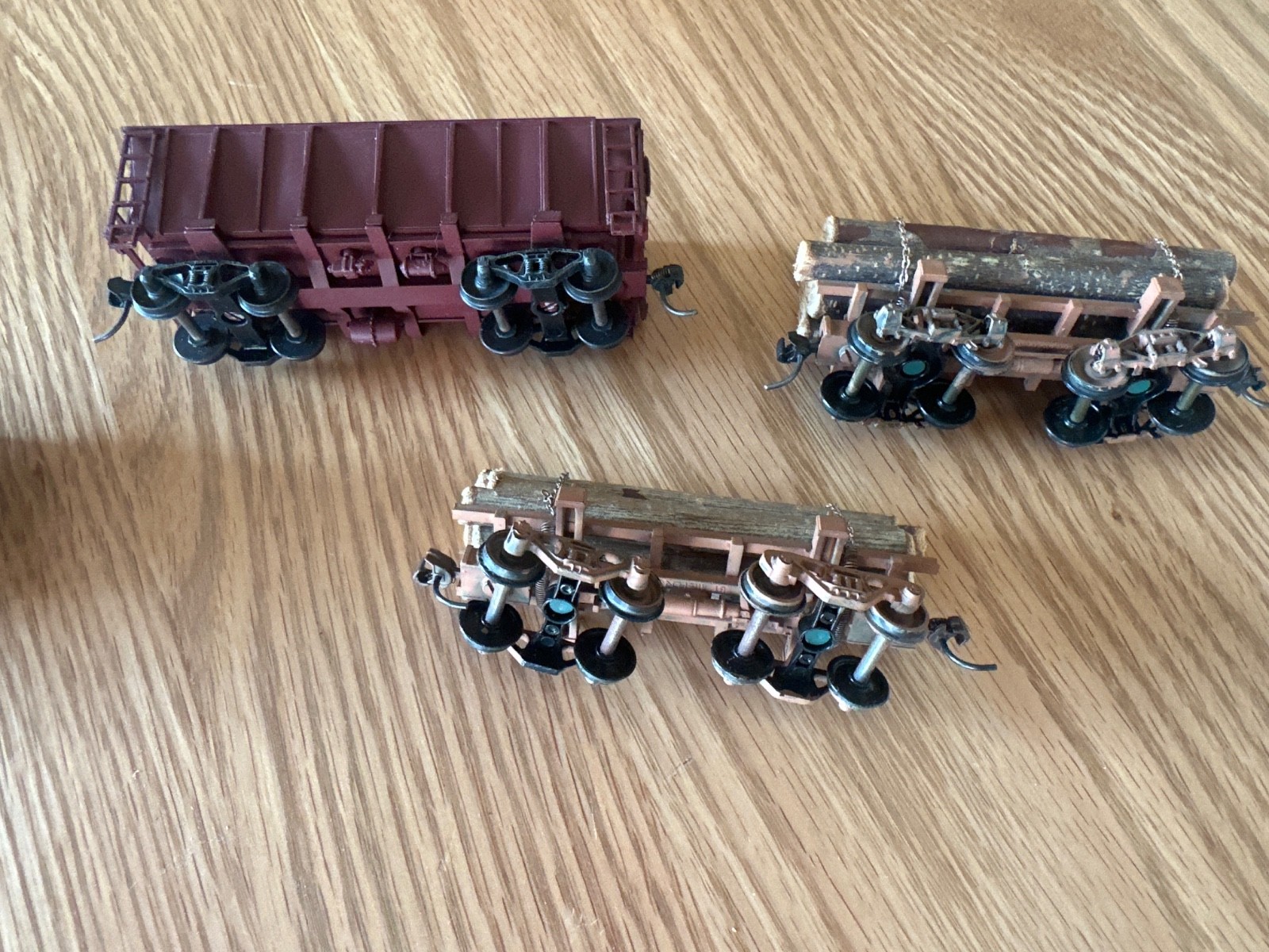 two truck pacfic fast mail shay with 2 weathered log cars and a gondola car