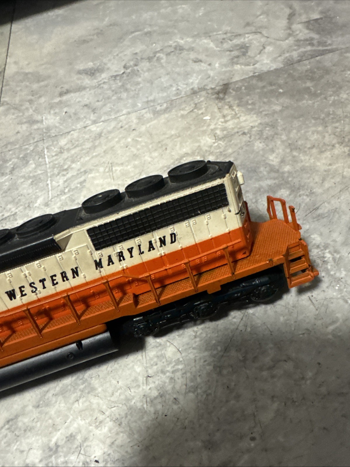 Vintage HO scale Western Maryland 7549 Train Locomotive WM White Orange & Black