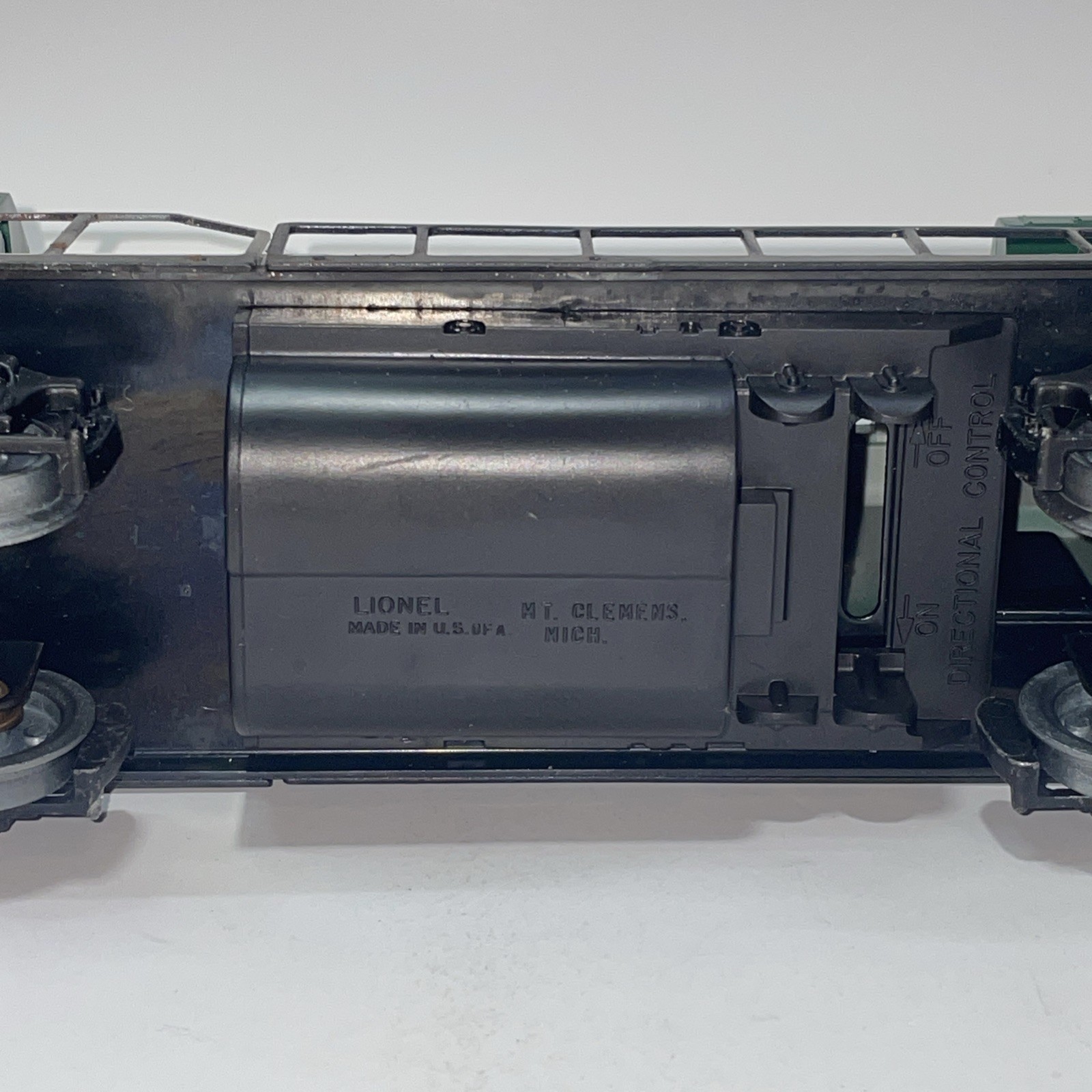 Lionel 6-8956 O Gauge Southern U36B Non-Powered Dummy Locomotive #8956