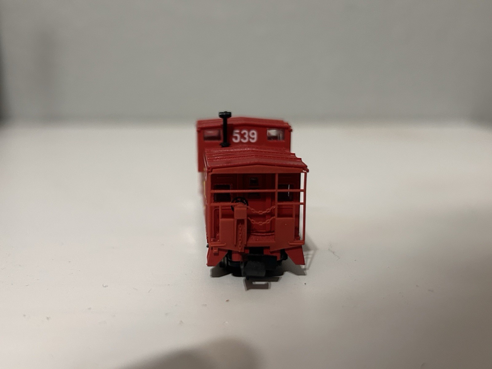N Scale Atlas #4051 – Santa Fe GP7 #2926 + Caboose!