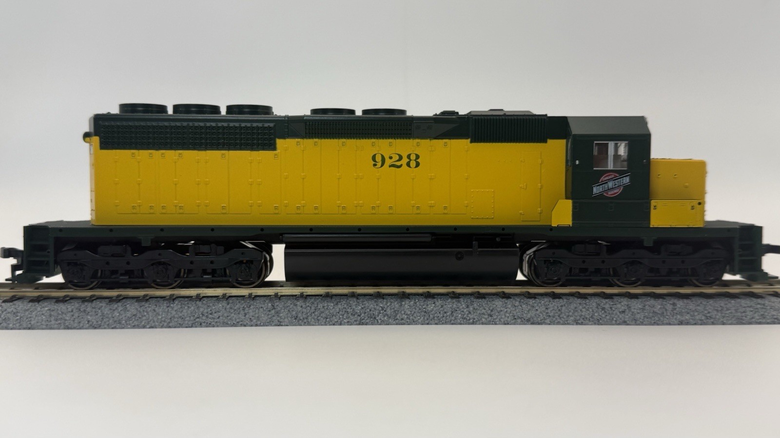 Kato HO EMD SD40 Chicago & North Western CNW 928 Diesel 37-018